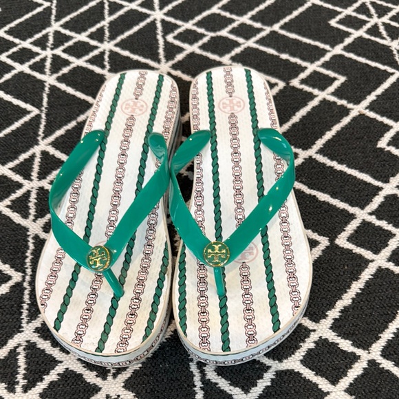 Tory Burch Shoes - Tory Burch Green and White Flip Flops rope sandals size 9